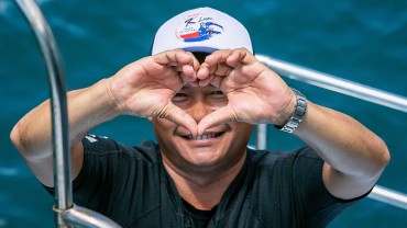 Blue Coral Diving - PADI Dive Center Hoi An Vietnam | Vietnamese staff showing his love fo Hoi An Diving Center.