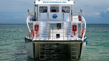 Blue Coral Diving - PADI Dive Center Hoi An Vietnam | Hoi An Diving Center Scuba Boat rear view.