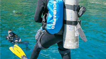 Blue Coral Diving - PADI Dive Center Hoi An Vietnam | Hoi An Diving Center | Scuba Diver entering the water Giant Stride