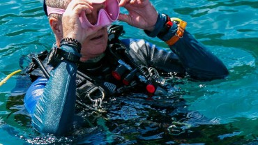 Blue Coral Diving - PADI Dive Center Hoi An Vietnam | Hoi An Diving Center | Divemaster at the surface adjusting his PINK mask.