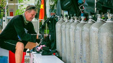 Blue Coral Diving - PADI Dive Center Hoi An Vietnam | Hoi An Diving Center | Divemaster setting up his scuba diving equipment,