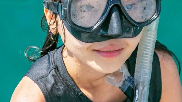 Blue Coral Diving - PADI Dive Center Hoi An Vietnam | Hoi An Diving Center | Close-up of young girl wearing her mask and snorkel