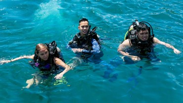Blue Coral Diving - PADI Dive Center Hoi An Vietnam | Scuba Divers floating at the surface.